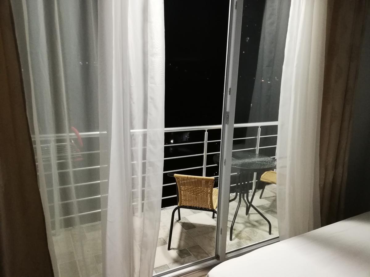 Albatross Kvariati Guest House ภายนอก รูปภาพ
