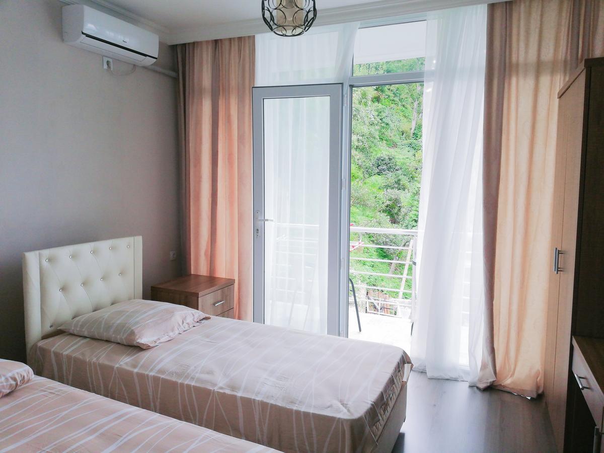 Albatross Kvariati Guest House ภายนอก รูปภาพ