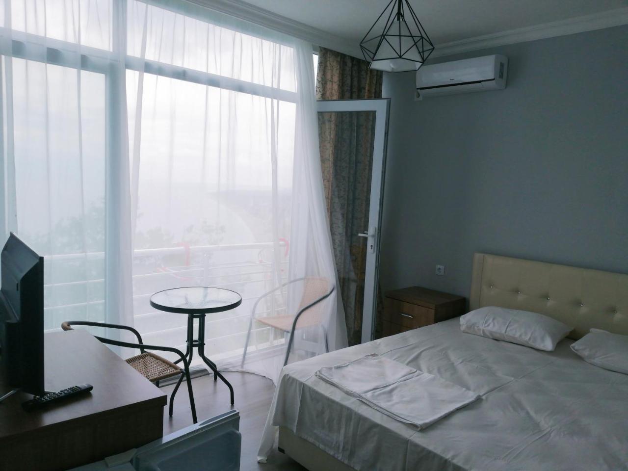 Albatross Kvariati Guest House ภายนอก รูปภาพ