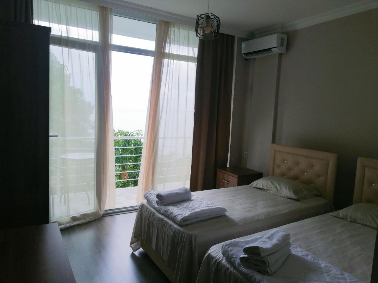 Albatross Kvariati Guest House ภายนอก รูปภาพ