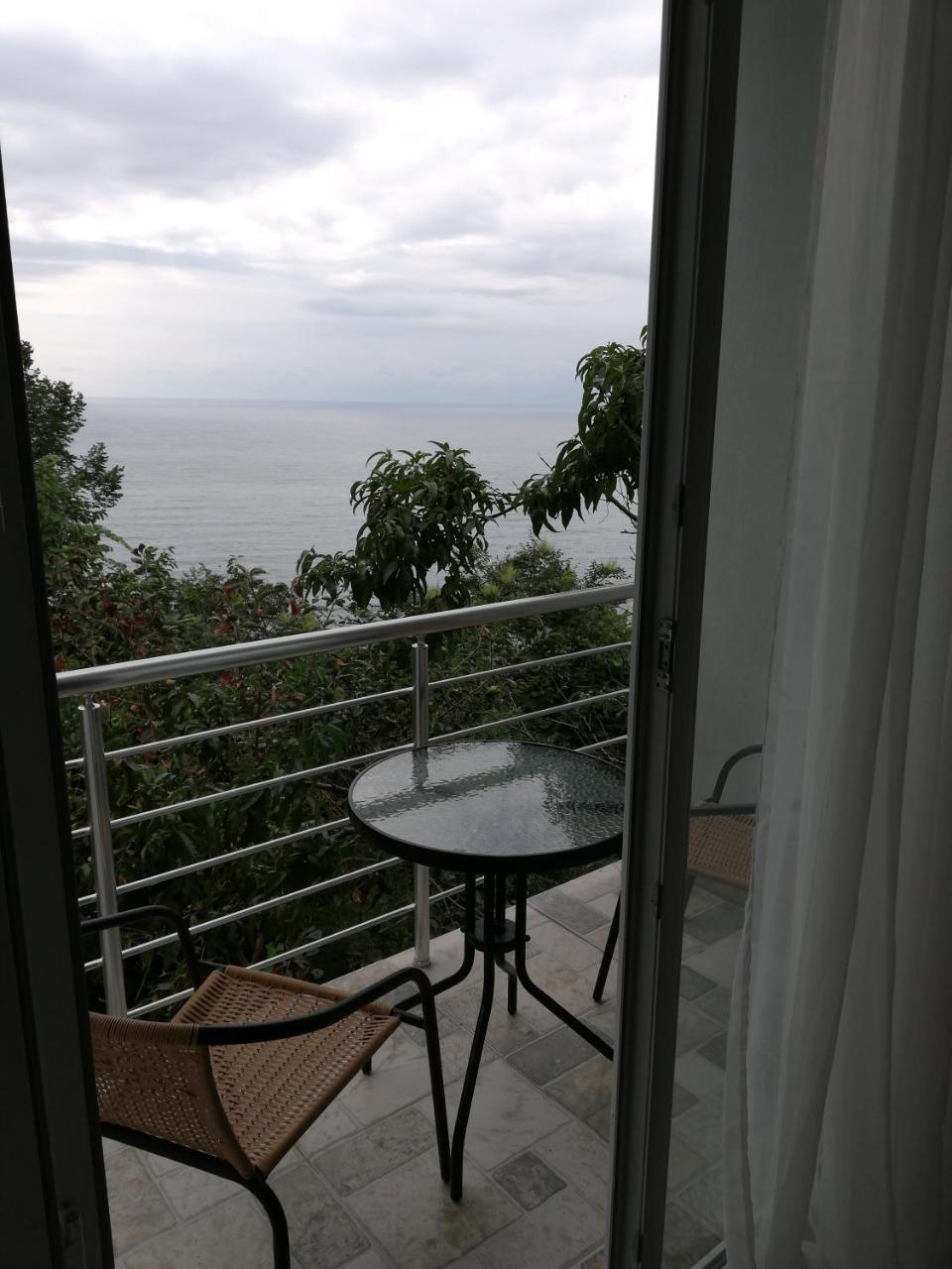 Albatross Kvariati Guest House ภายนอก รูปภาพ